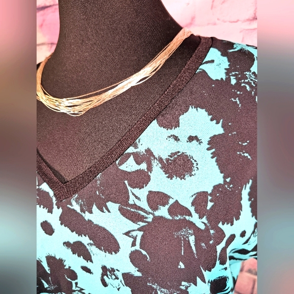 Worthington V-Neck Blouse - Picture 7 of 9